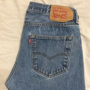 Levi's 501 36x29 Men’s straight legged button fly jeans